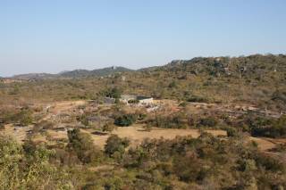 valley_enclosures_from_the_hilltop_at_great_zimbabwe.jpg